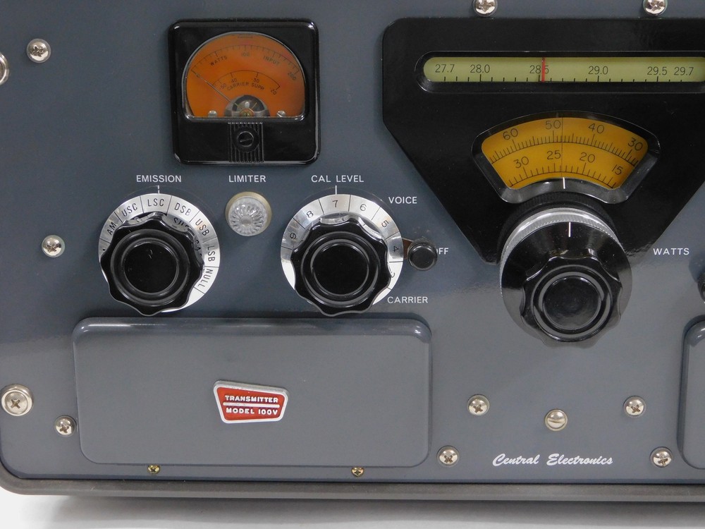 Central Electronics 100V Vintage Ham Radio Transmitter (excellent cosmetics)
