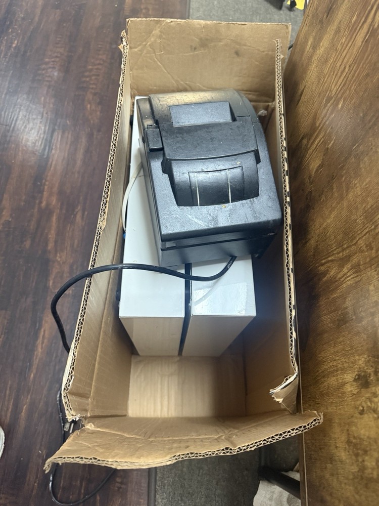 Clover Retail POS System Touchscreen Terminals Card Readers Receipt Printers