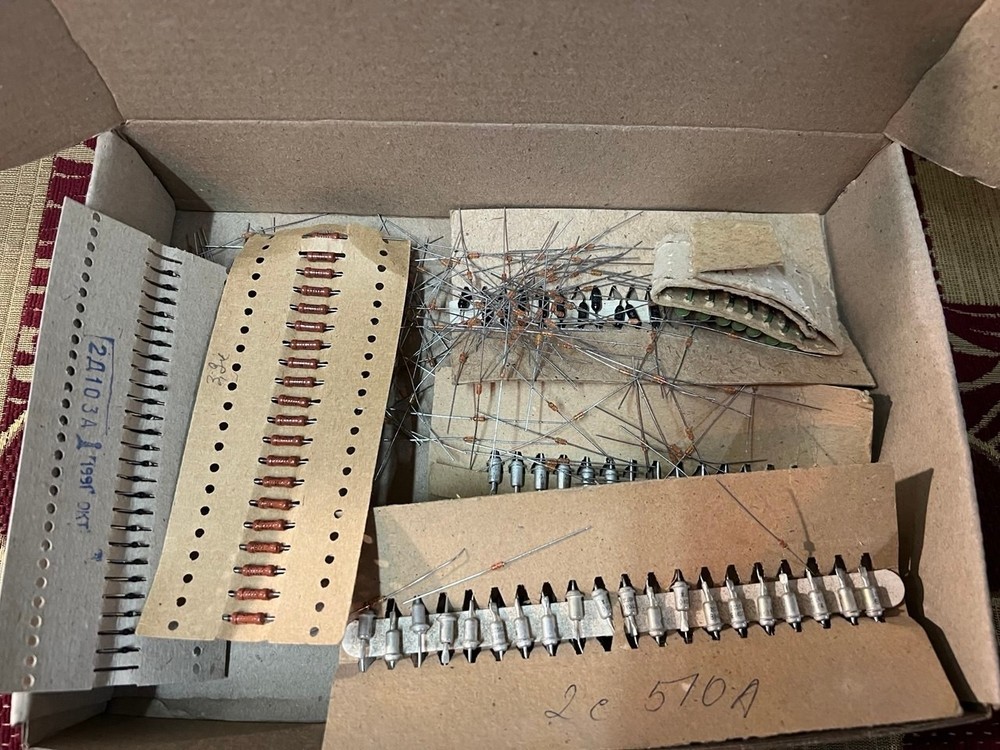 Soviet Electronics Starter Kit 100 pcs USSR Transistors Diodes DIY NOS