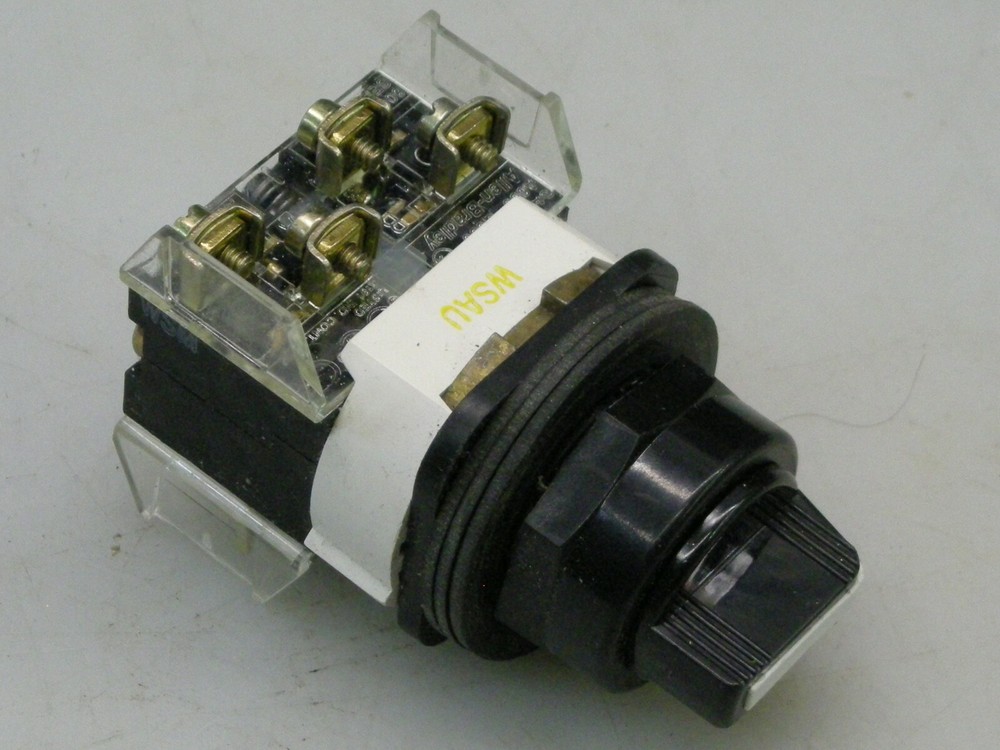 Allen Bradley 800T-JR2KD7  3 Position Maintained Selector Switch