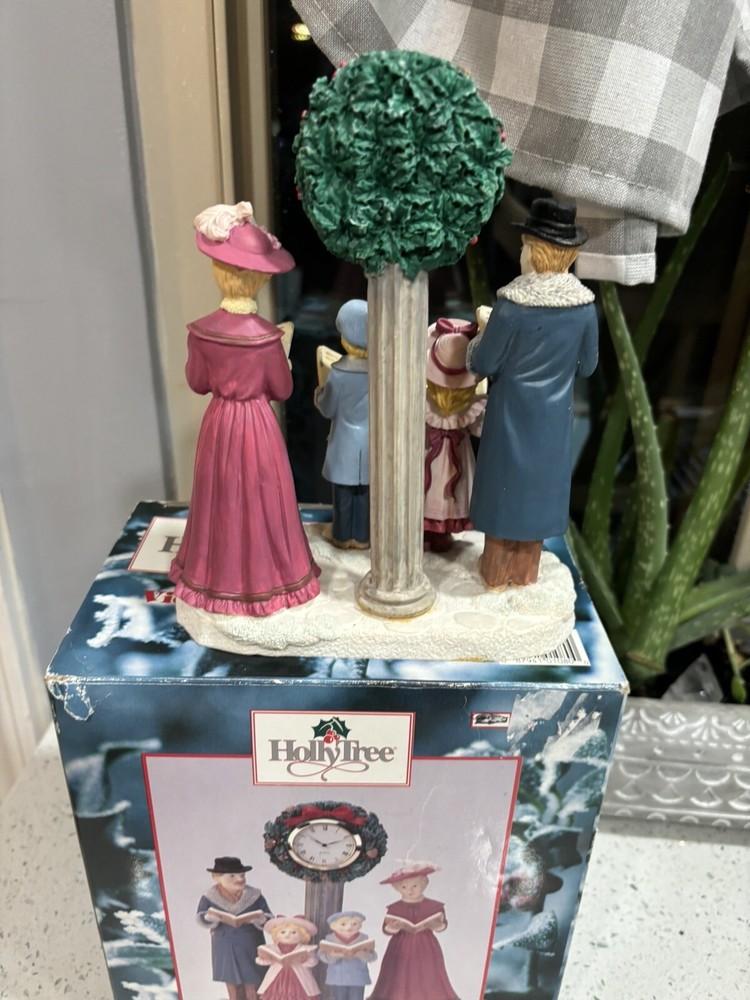Hollytree Victorian Carollers Clock