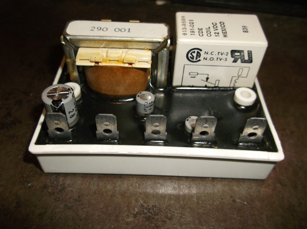 THERMALOGIC AA3202 TEMPERATURE CONTROLLER 50-104F 240 VAC (179-5)
