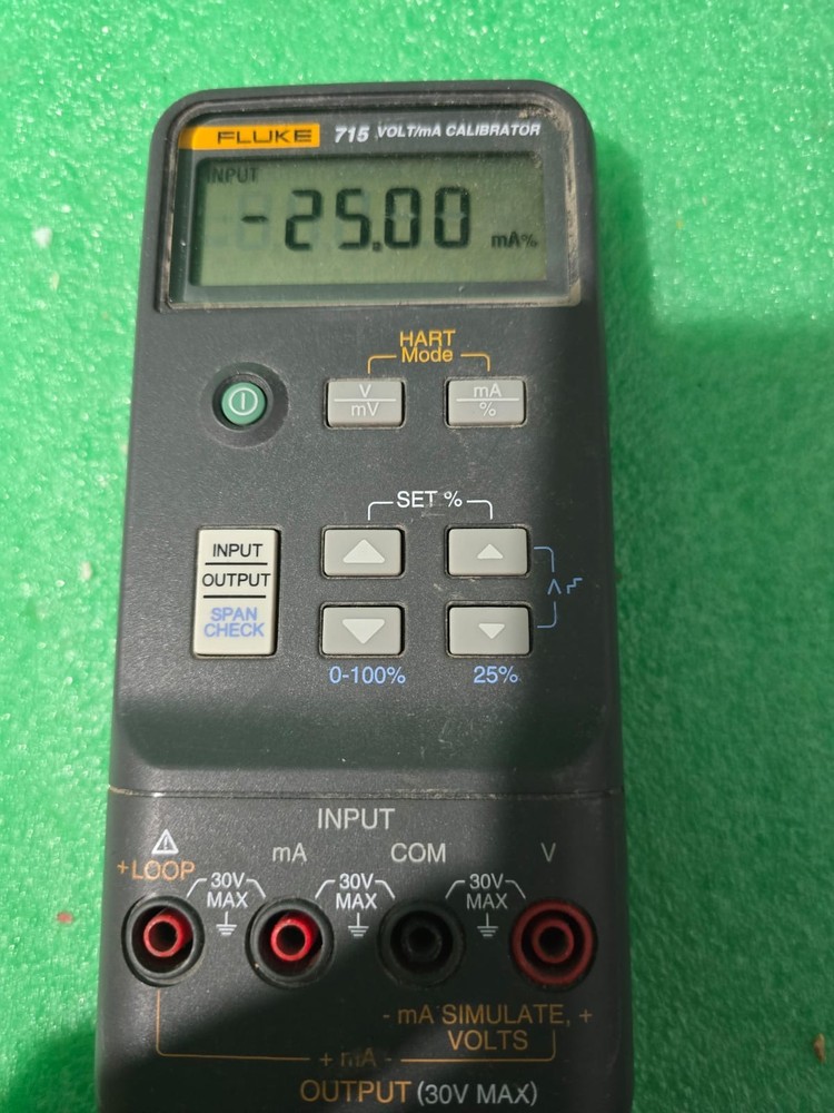 Fluke 715 VOLT/mA Milliamp Process Calibrator Meter