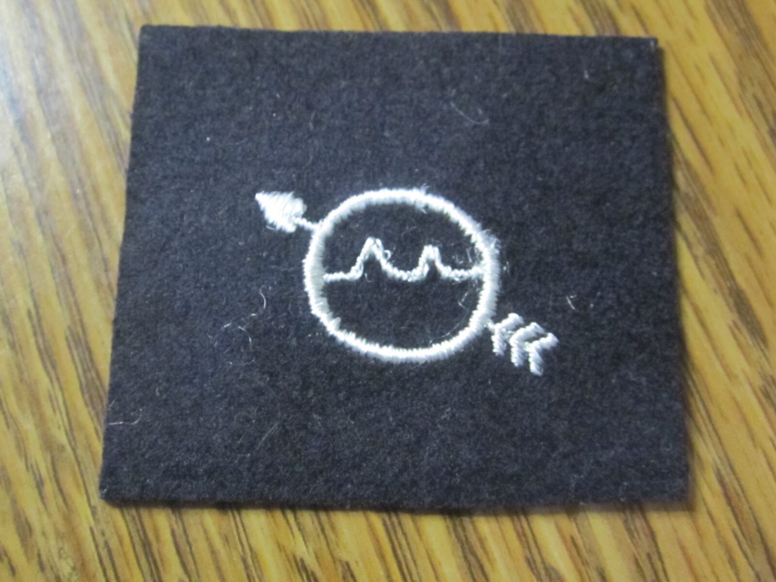 U.S. NAVY RADARMAN DISTINGUISHING MARK (DM) OR STRIKER, WWII, USN