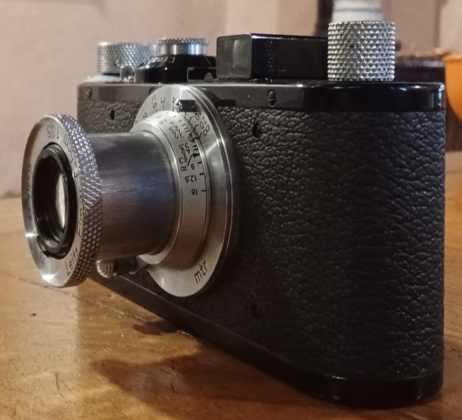 Leica Standard black paint with chrome finish. Near as new!