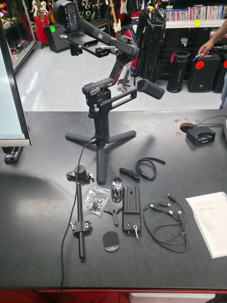 DJI RS3 Gimbal Stabilizer Combo – Excellent Condition