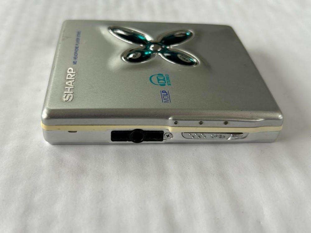 SHARP MD-ST880 Silver MD-ST880-S Portable Audio MD Player Junk