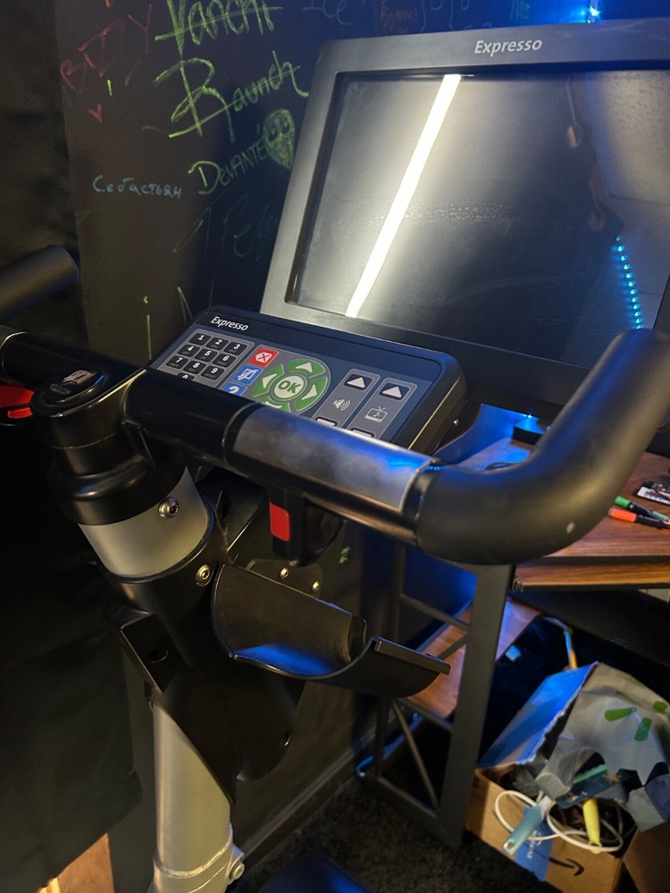 EXPRESSO S3U UPRIGHT INTERACTIVE EXCERCISE BIKE 19" LCD