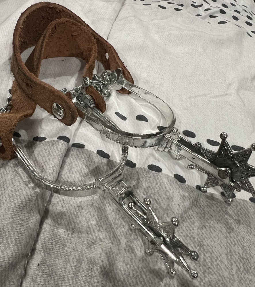 Spurs 2 Inches 1/8 Opening Great Condition