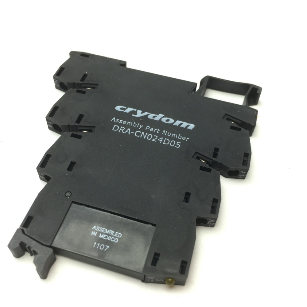 Crydom DRSCN05 Socket w/ CN024D05 Plug-In SSR Solid State Relay Control: 5VDC