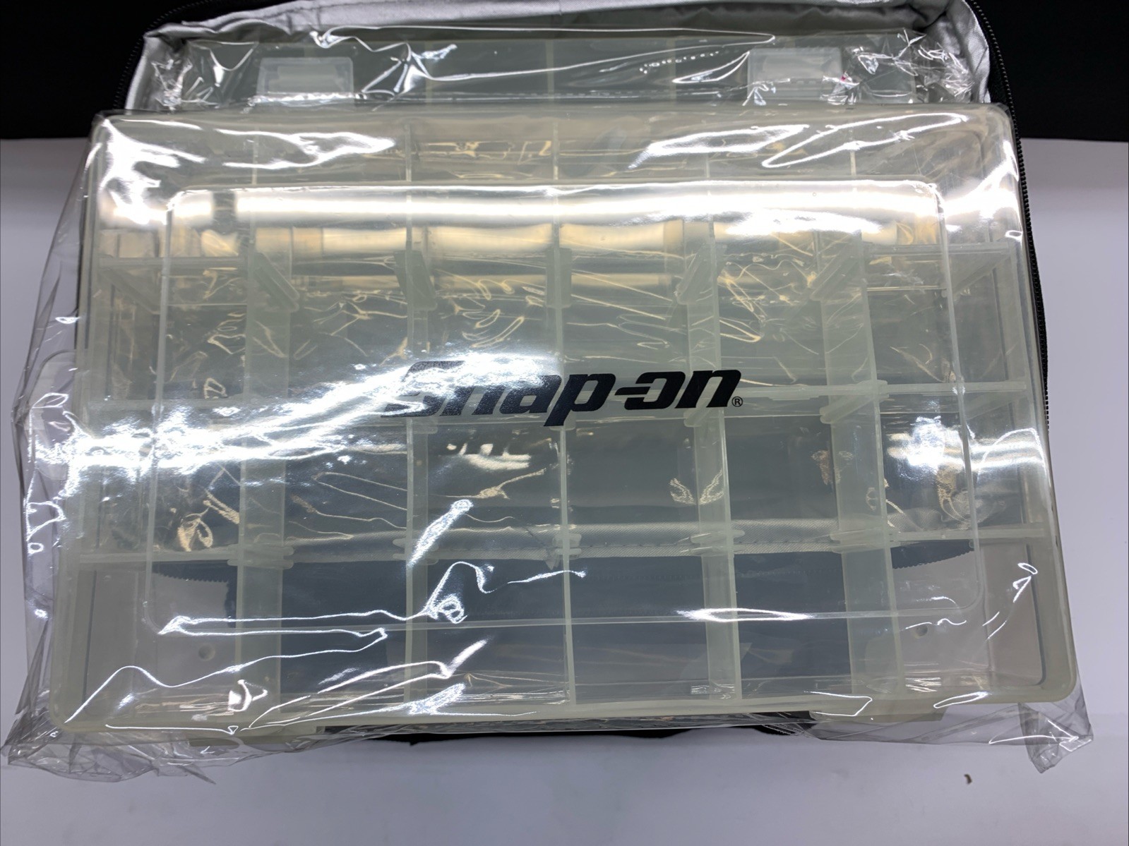 New Snap On SSX22P118 Tackle Cooler Bag 4 Plastic Divided Trays Factory Sealed
