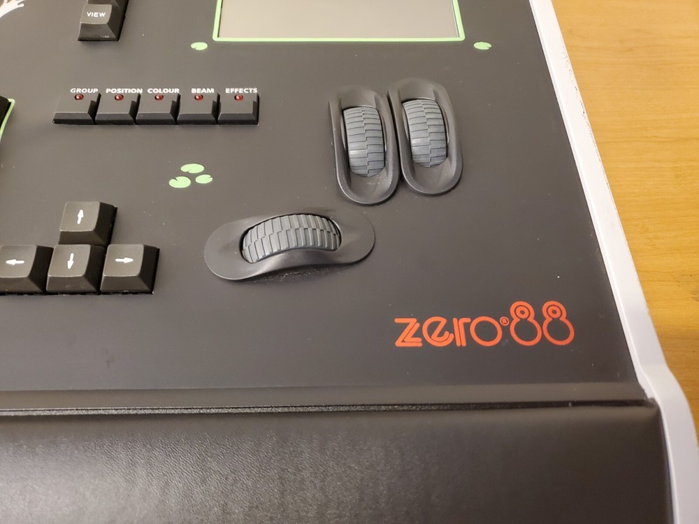 Zero 88 Frog 2 console deploys with touchscreen control "NO Power adapter"