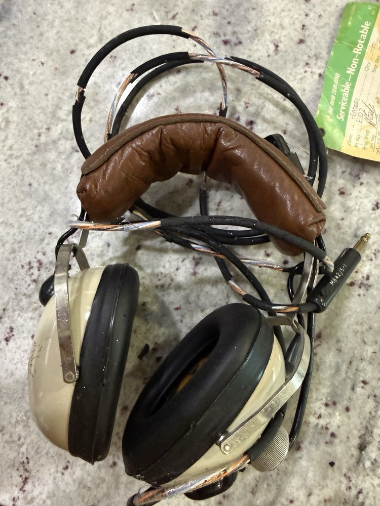 Amplivox Aviation Headset (bad wire Coating) E222