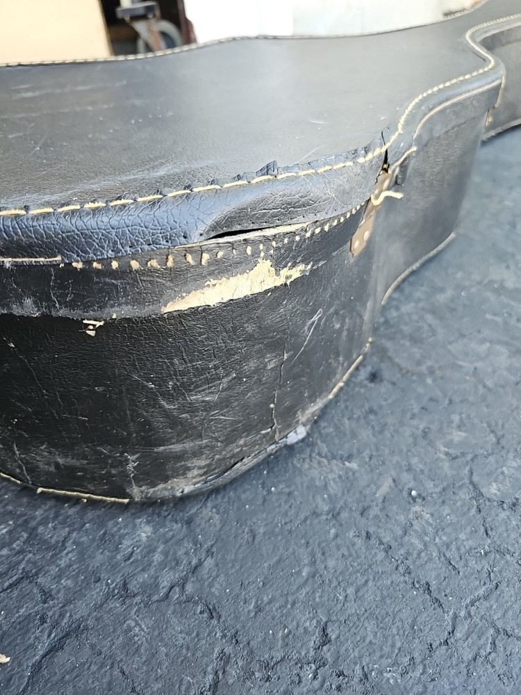 egmond guitar With Case. Used