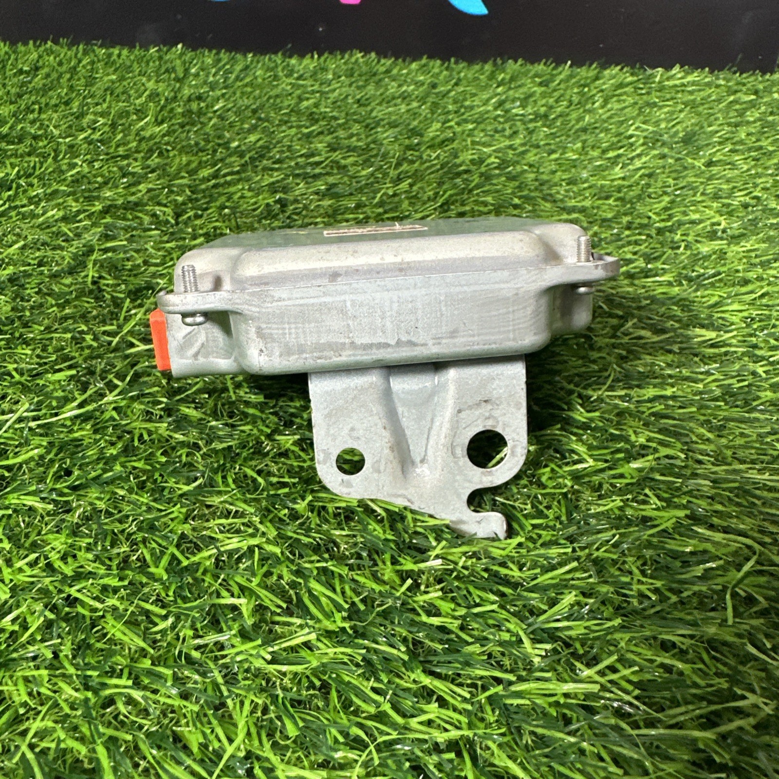 Toyota Prius Hybrid 2011-2015 Bettery Voltage Sensor Control module 89892-47080