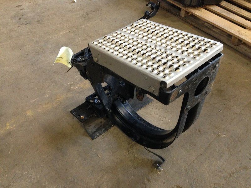 2015 Peterbilt 579 Frame Step A221054 (722-10078)