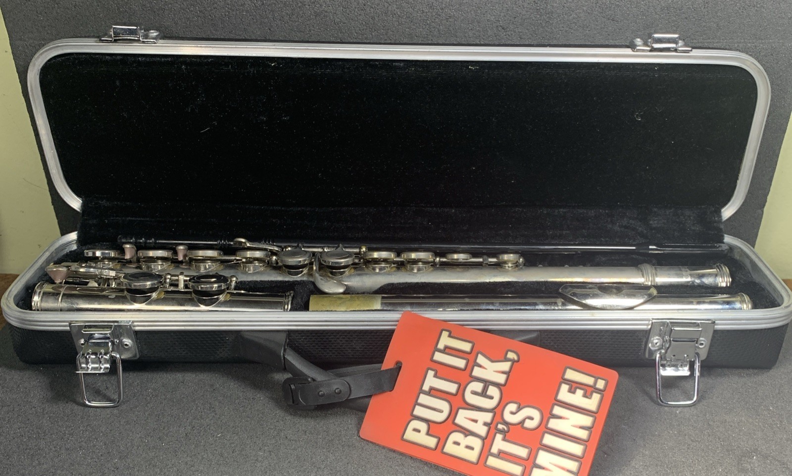 WINDSOR STUDENT FLUTE WITH CASE, “AS IS” PARTS OR REPAIR, DISPLAY PIECE
