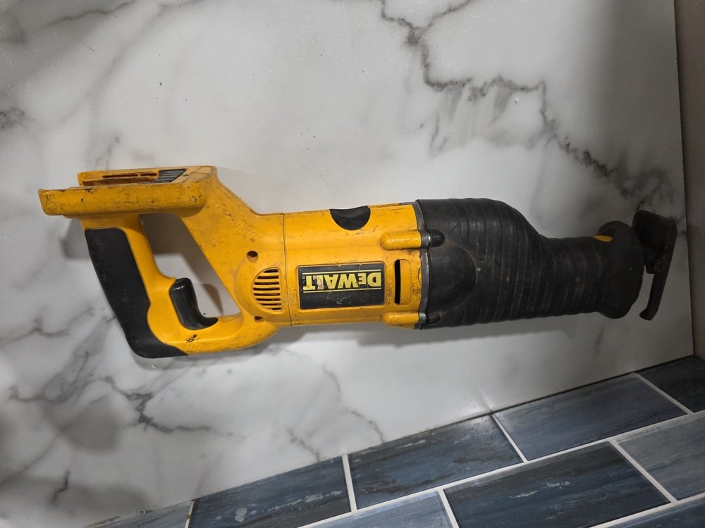 Dewalt DW008 24V Variable Speed Reciprocating Saw - TOOL ONLY - TESTED