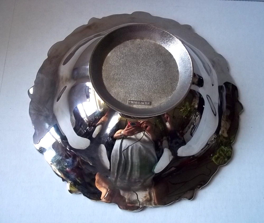 Wallace silverplate bowl in box. Pre-owned.