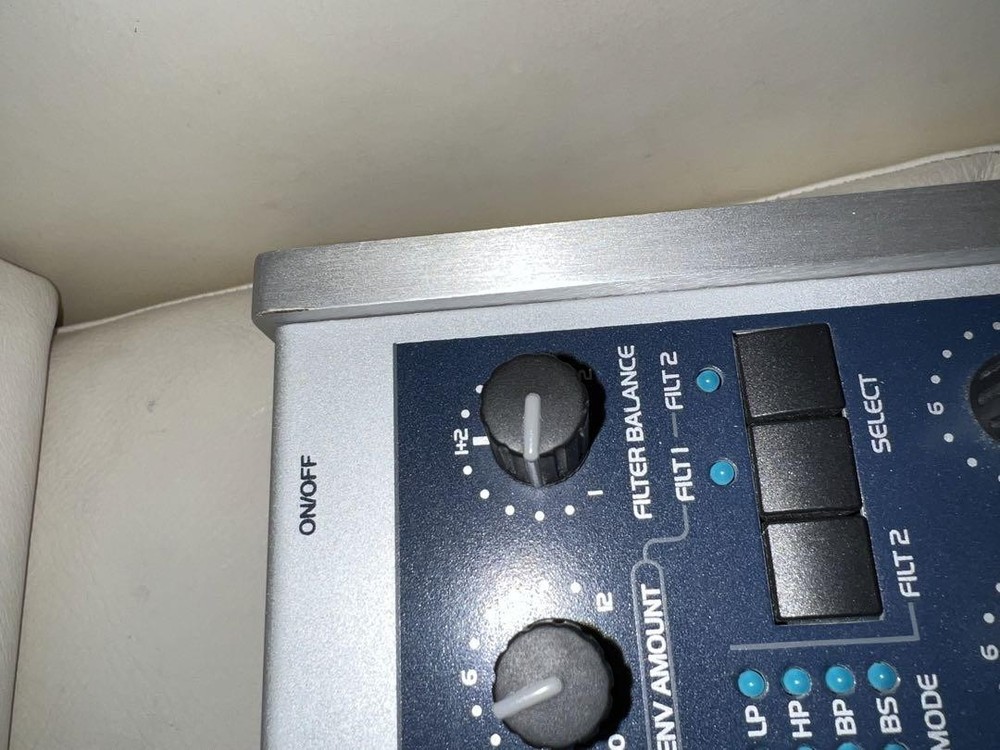 Accesss virus indigo2 Synthesizer Keyboard