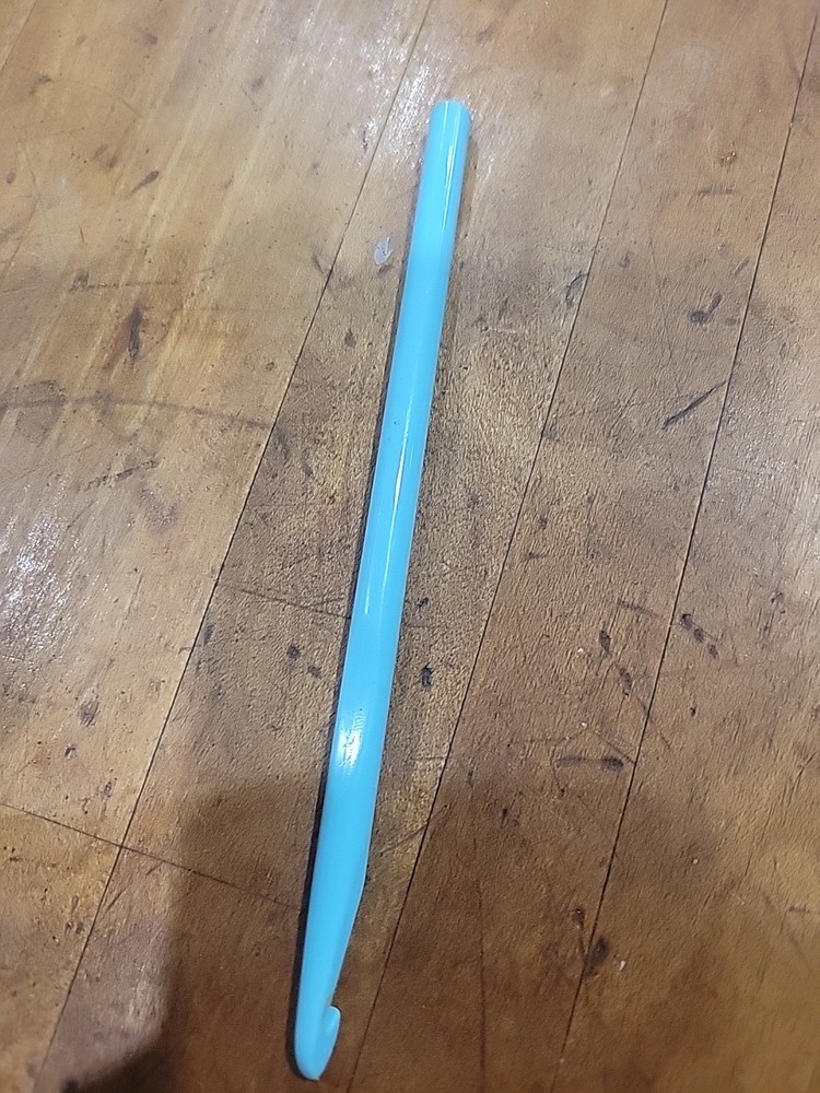 Boye Crochet Hook J Same As Size 9 USA
