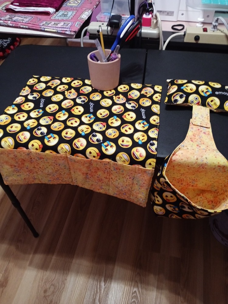 Sewing mat and thread catcher set