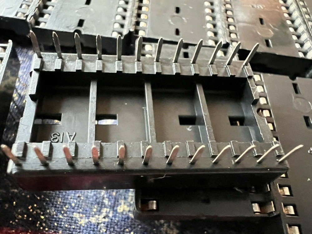 ** Quantity 12 ** Lot AMP DIP IC Socket 24 pin wide sockets