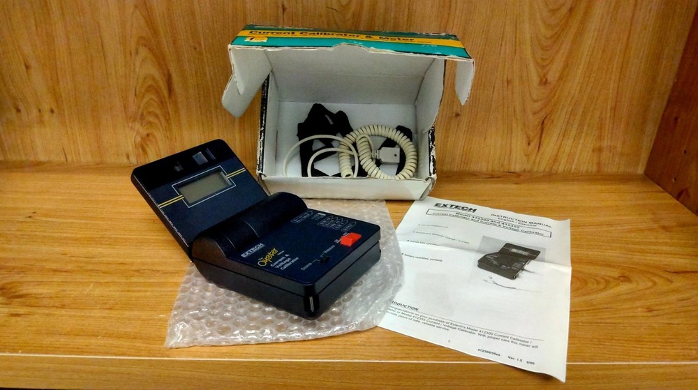 Extech OYSTER 412355A Current & Voltage Calibrator Meter & Test Lead Probe
