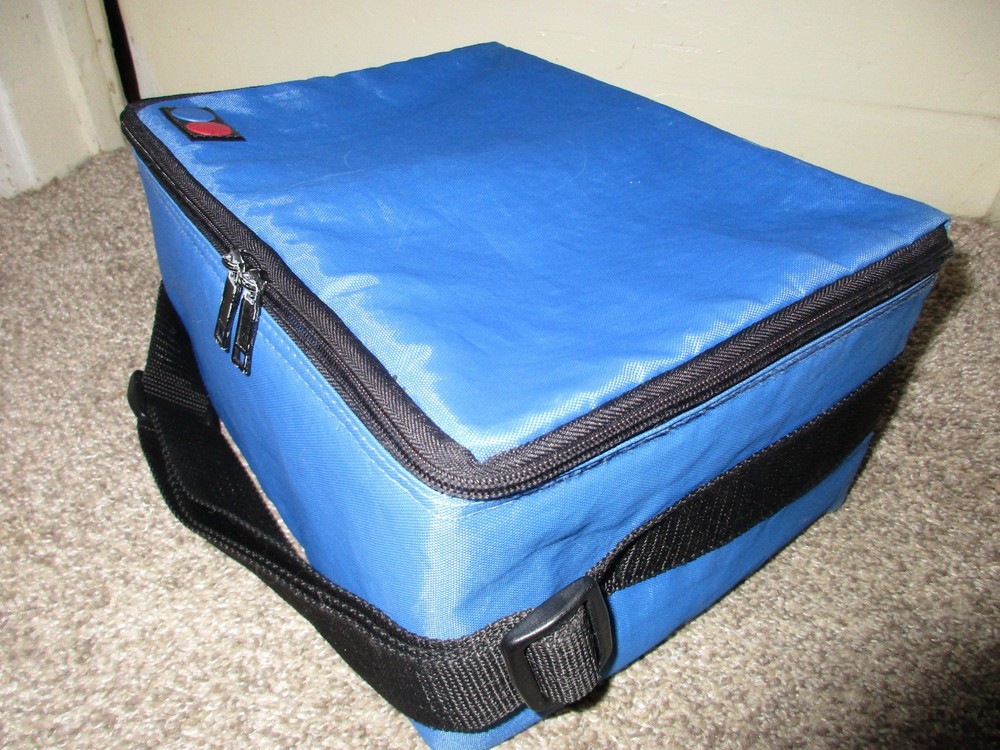 30 Compact Disc CD Carrying Case Holder Organizer Blue