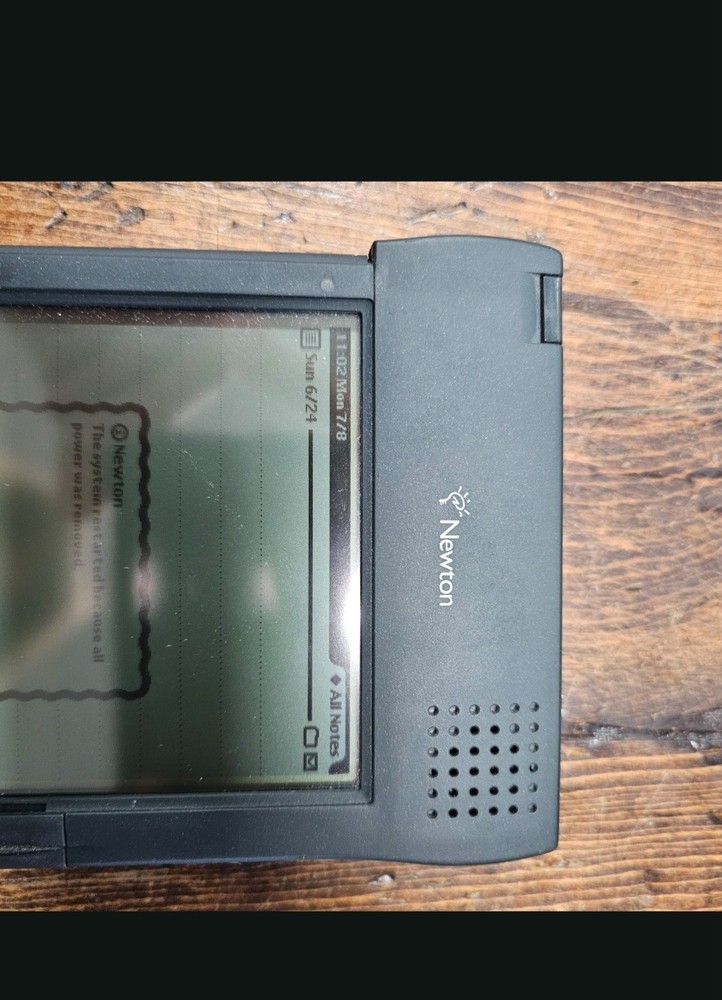 Newton/ Apple MessagePad 2000 Bundle in BOX ALL ORIGINAL Paperwork ACCESSORIES