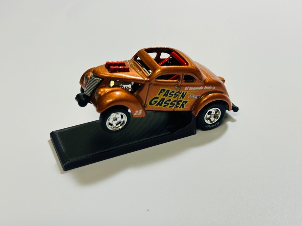 1:64 Gasser diecast wheelie display