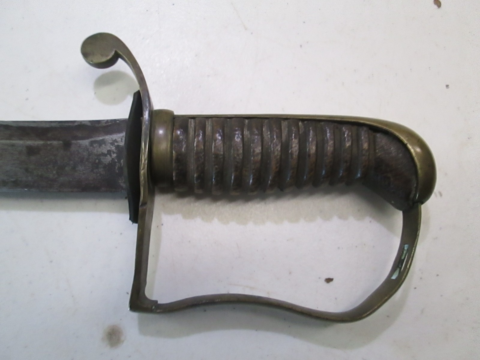 EARLY US CAVALRY SWORD NO SCABBARD GROOVED ETCHED BLADE UNMARKED