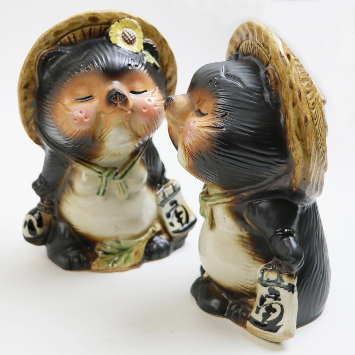 Shigaraki Ware Kiss Tanuki Pair Raccoon Dog Love Couple Pottery Ware Lucky Charm