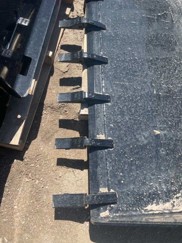 LEGEND 72" SKID LOADER BUCKET