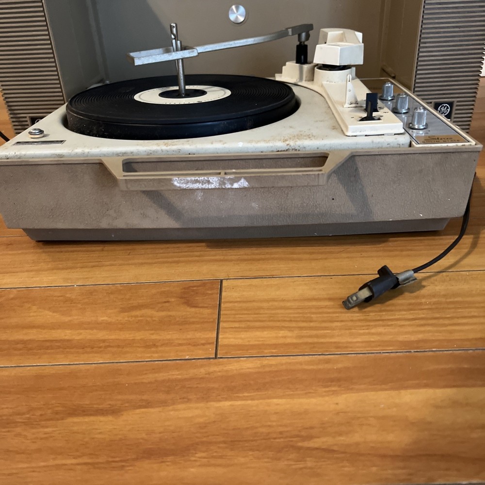 General Electric Wildcat Portable Record Player Turntable Vintage Untested