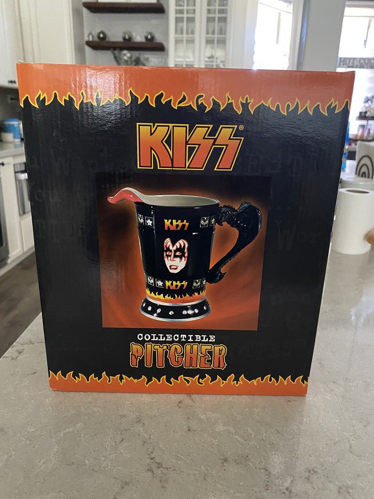 KISS/SPENCER GIFTS COMPLETE DINNERWARE SET PLUS EXTRA OVERSIZED MUG - 8 PIECES