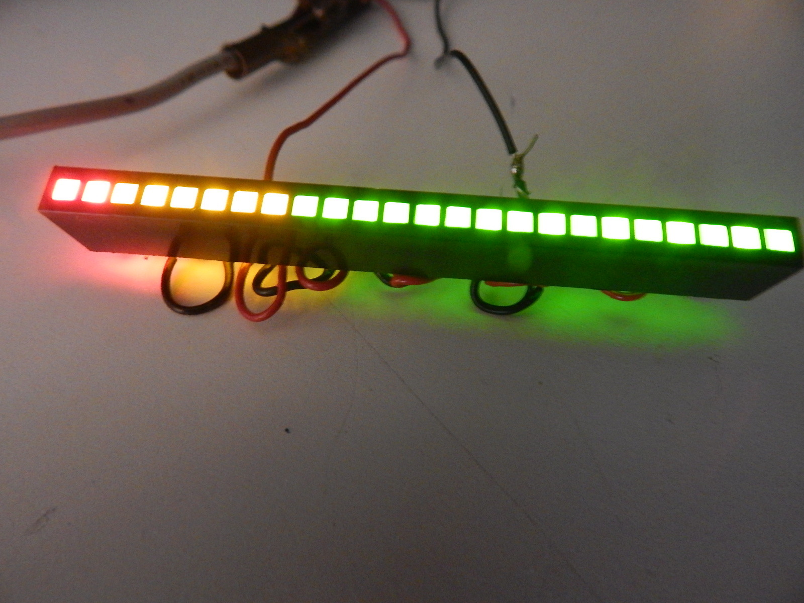 (10) SUNLED 12 LED SEGMENT BAR ARRAY 8 GREEN 3 YELLOW 1 RED - YOU GET 10 PIECES