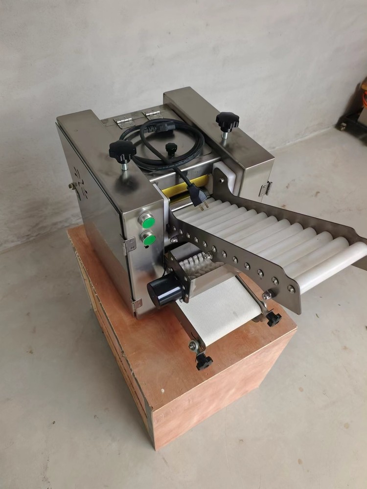 Automatic Dumpling Skin Wrapper Making Machine Dumpling Chapati Wrapping Maker