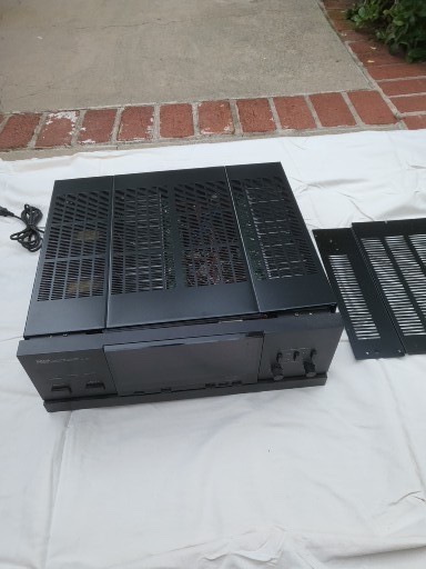 Yamaha M80 power amp