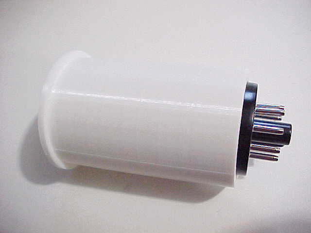 LARGER PLUG-IN OCTAL COIL FORM FOR PROJECTS (65 X 42 MM)