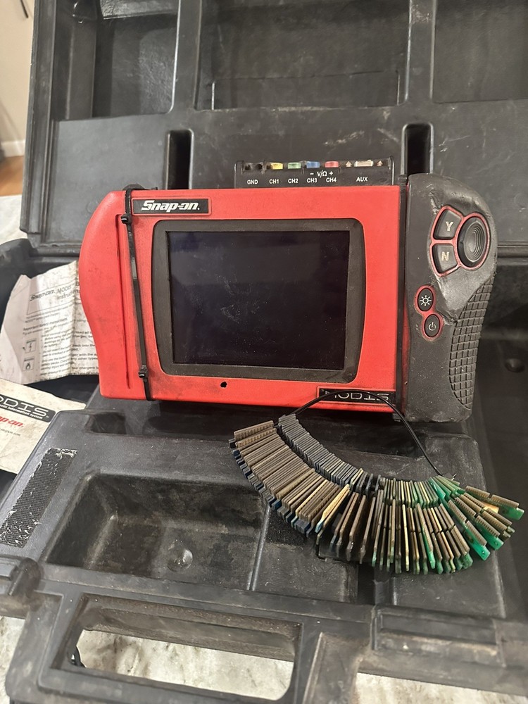 Snap On Modis EEMS300 Diagnostic Tool With Case and Extras