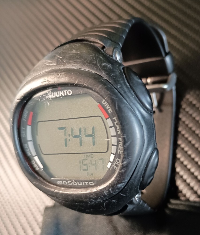 SUUNTO MOSQUITO DIVE COMPUTER WATCH- USED.