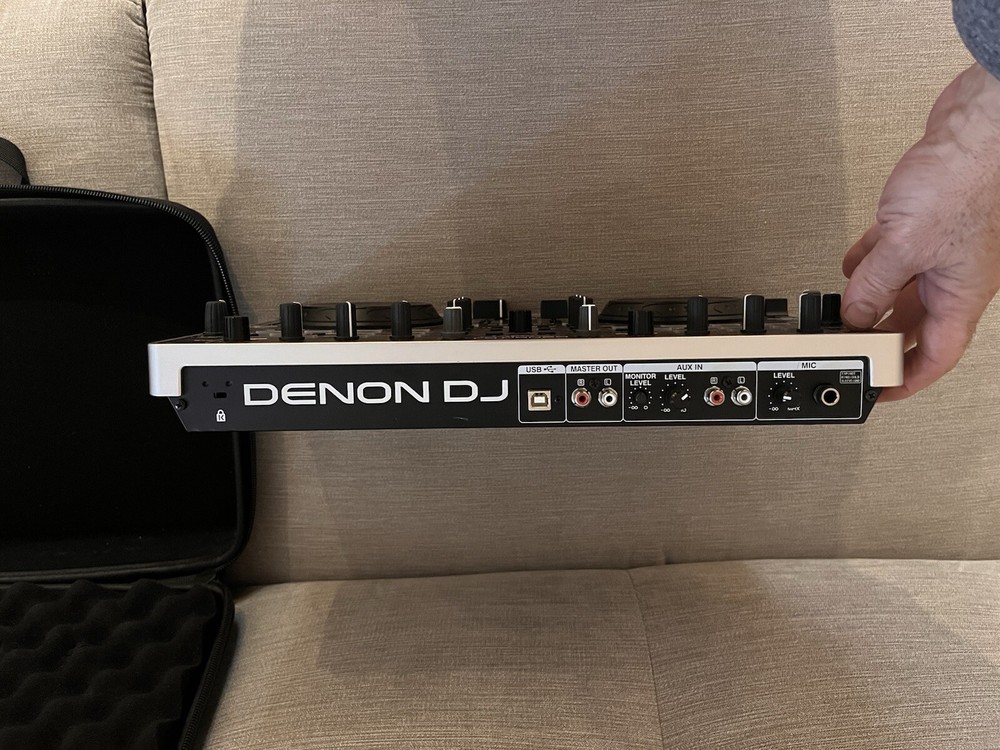 Denon MC2000 Dj Controller
