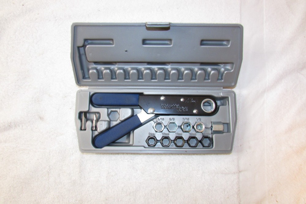 Spec Tools Ratcheting Action Squeeze Wrench Hand Tool w/Case  Missing Bit Holder