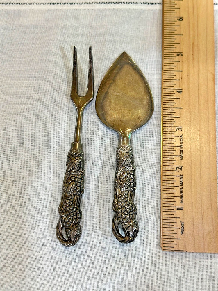 Arthur Court Silver Plated 2 Pcs Grape Vine 5 in. Cheese Servers