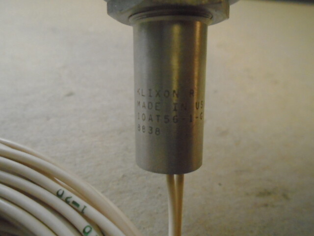 1 EA NOS SINGLE POLE, SINGLE THROW, PUSH SWITCH P/N: 10AT56-1