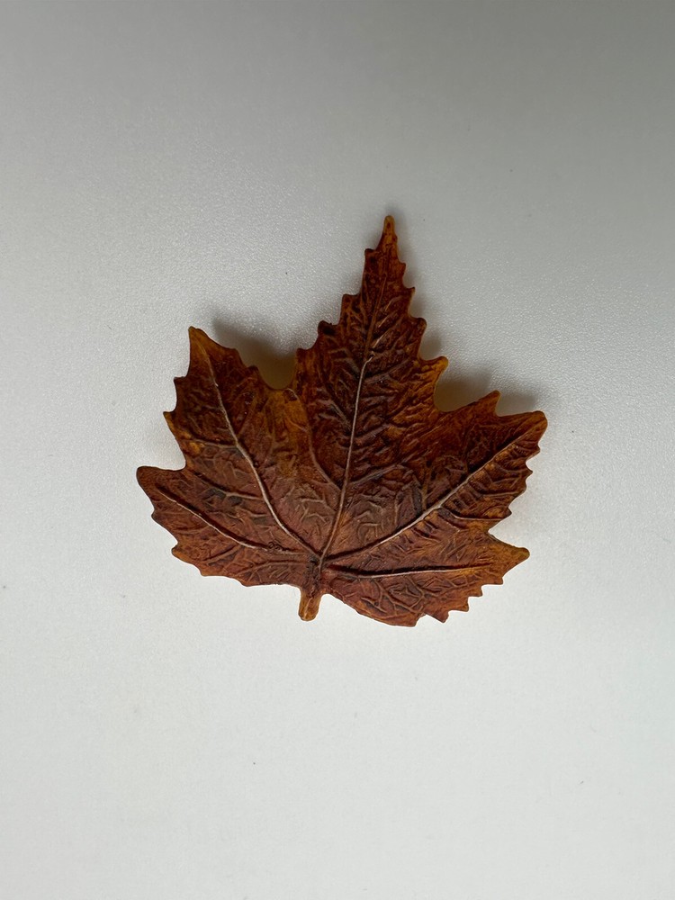 Vintage Maple Leaf Pin 4cm BB1