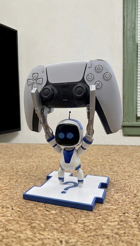 Astro-Bot Controller Stand - Custom CLAW HANDS Ediion - PS5 Dualsense Display