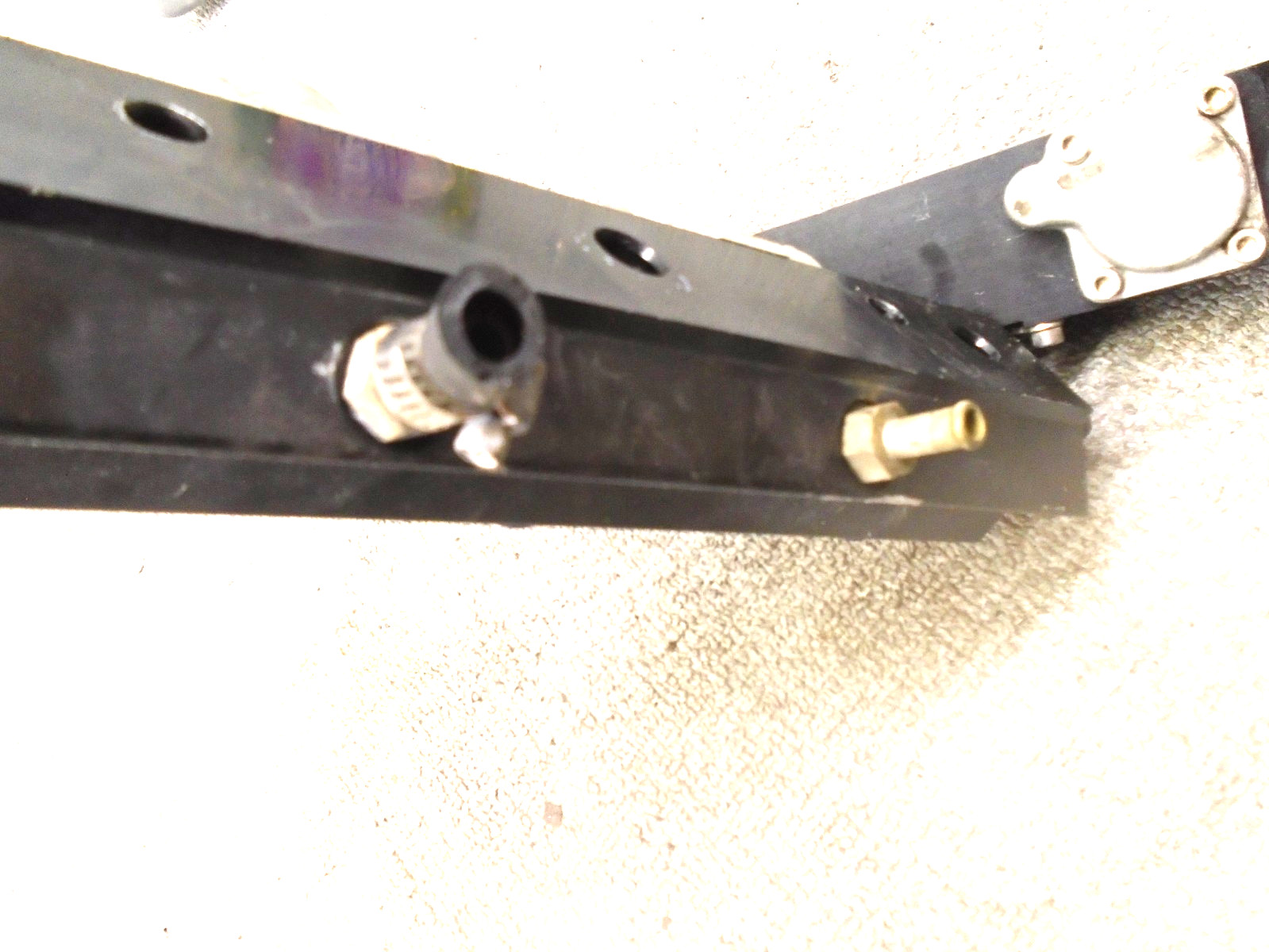 FUEL RAILS W INJECTORS PORT/STARBOARD 852378T5 852379T5 MERCURY OPTIMAX 135 150