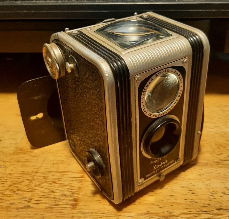Vintage Kodak Dualflex Camera w/ original cover